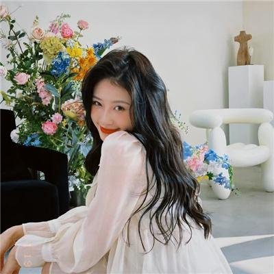 穿黄靴子的女孩